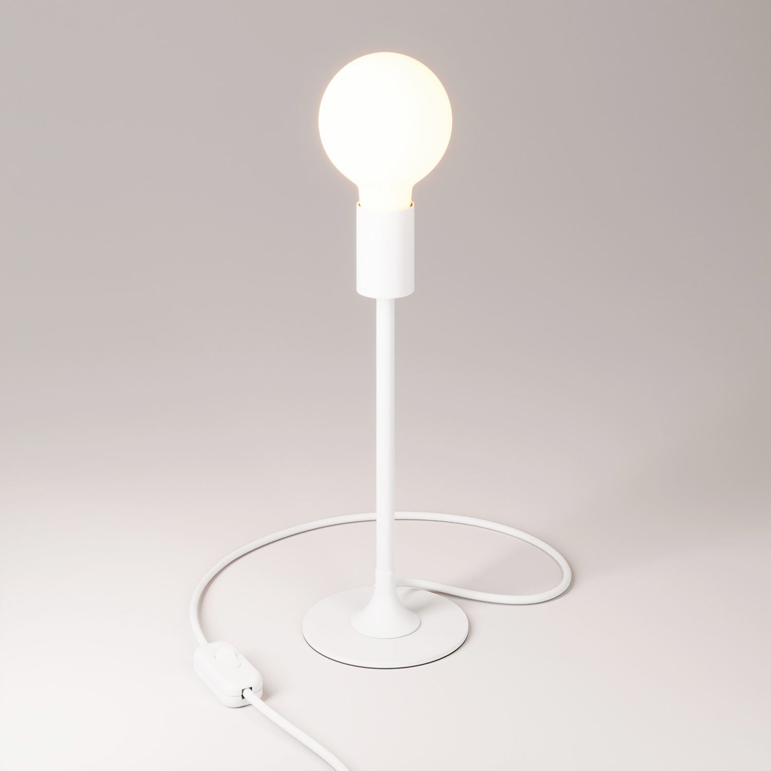 Lampada da tavolo MAG-Y con base metallica tonda e spina UK - Bianco opaco
