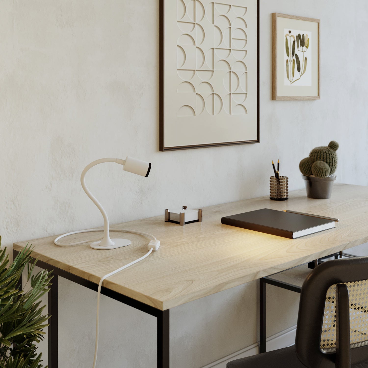 Lampada da scrivania MAG-Y con Flex, base metallica ovale, luce spot e spina UK - Bianco opaco