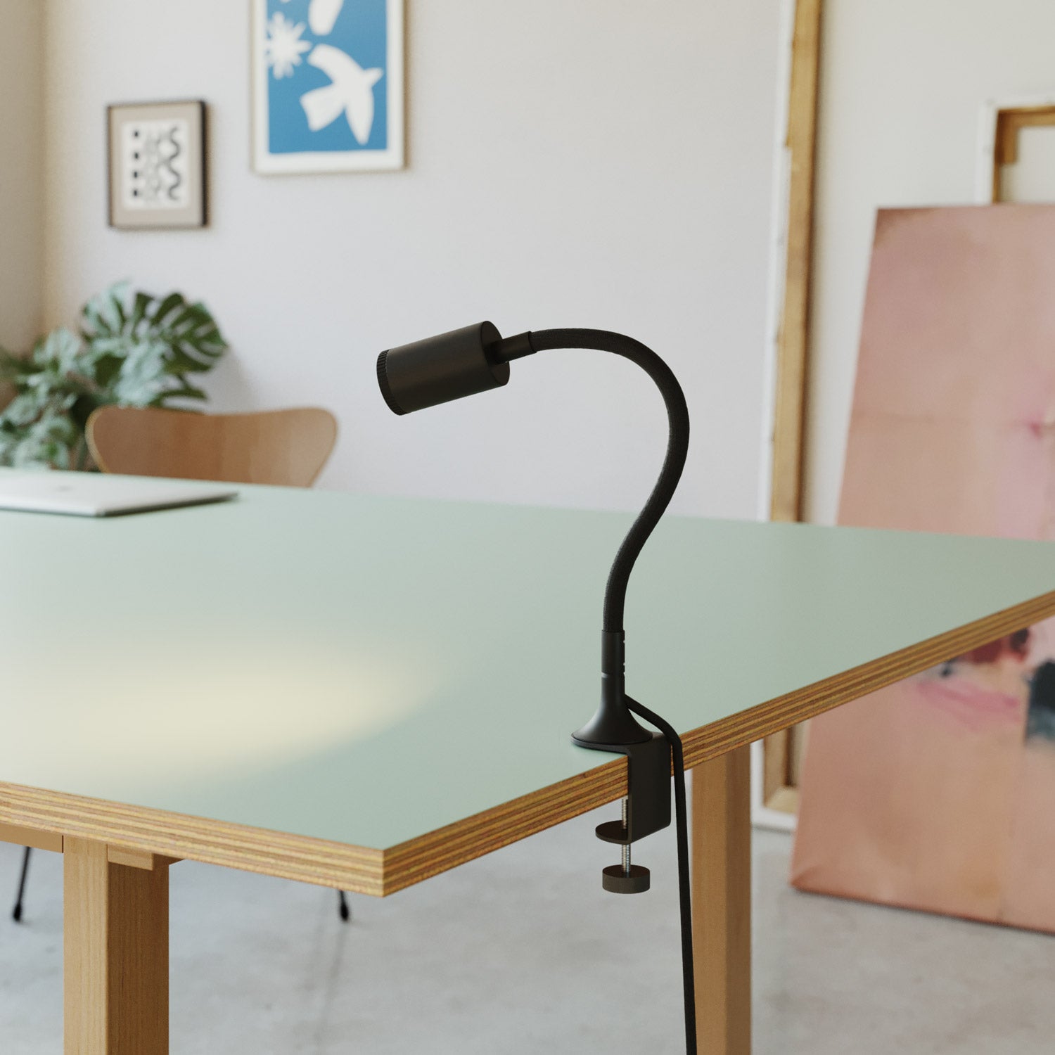 Faretto snodabile MAG-Y con pinza e spina UK - Nero