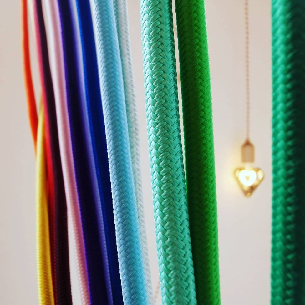 <strong>300+ kombinacij kablov</strong>