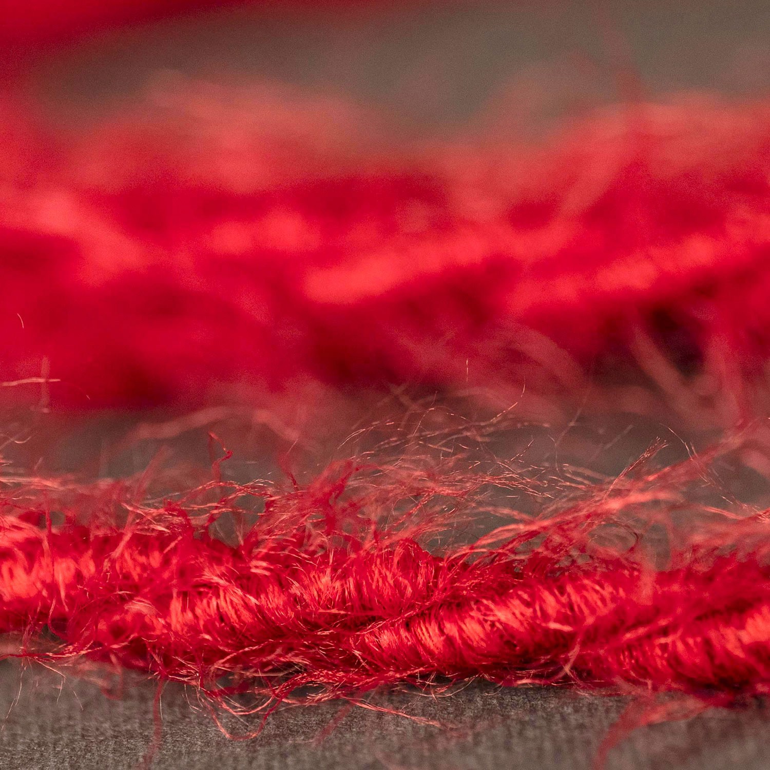 Burlesque twisted lighting cable covered in hairy-effect fabric Plain Red TP09