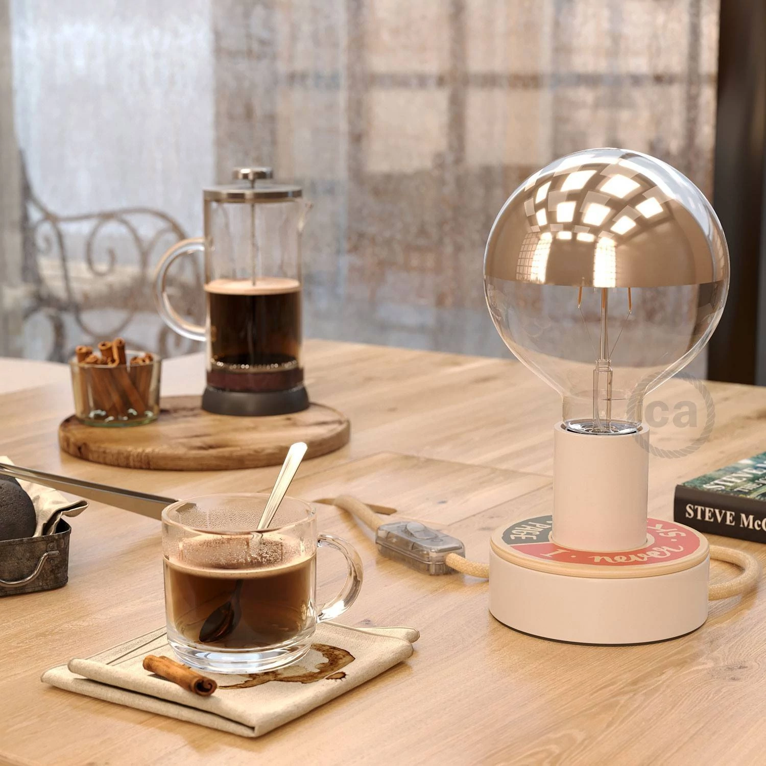 MINI-UFO: obojestranski leseni disk iz zbirke READING BALLSH*T, napis PAGE + SCENT OF PAPER