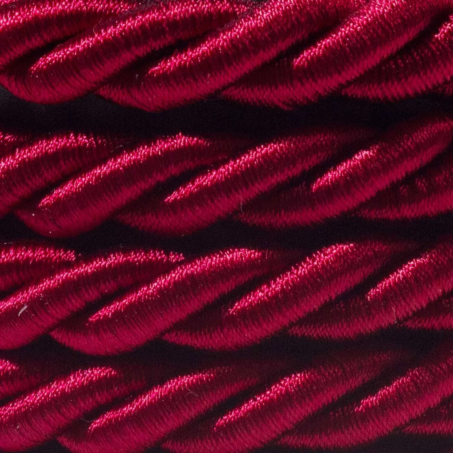 XL električna vrv, električen kabel 3x0,75, prekrit s temno bordo svetlečim blagom. Premer 16mm.