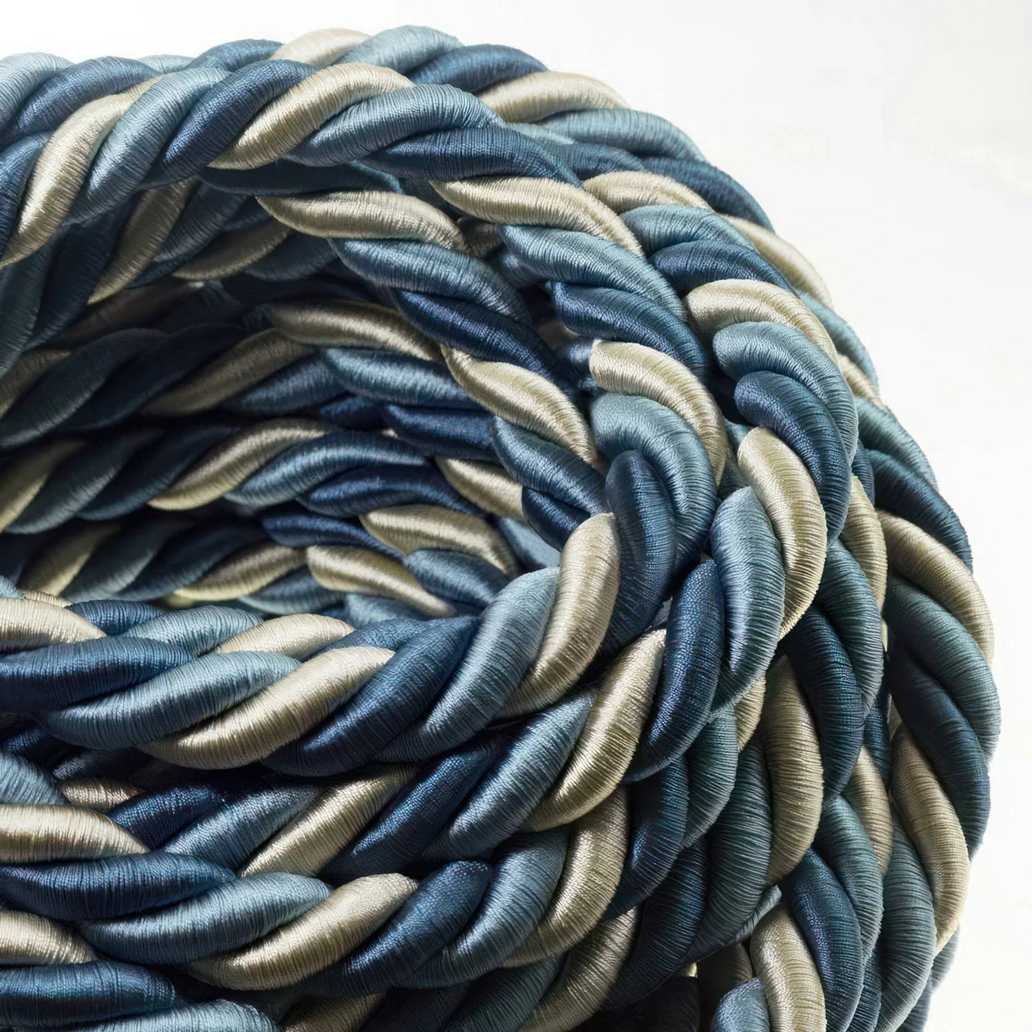 2XL električna vrv, električen kabel 3x0,75, prekrit s svetlo tkanino, Bernadotte. Premer 24mm.