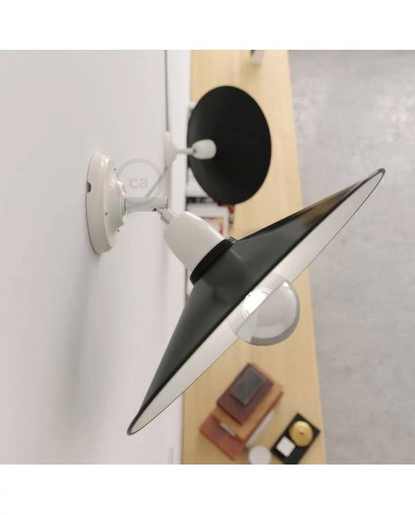 Fermaluce 90° nastavljiv porcelanast stenski podomet s kovinskim senčnikom Swing