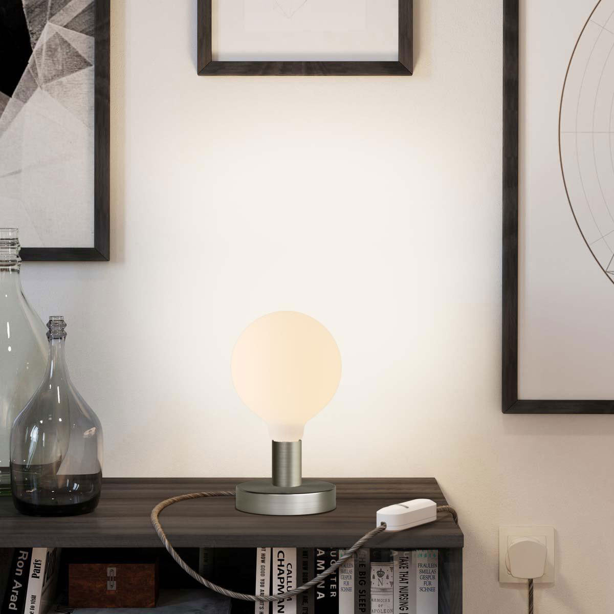 Lampada da tavolo Posaluce Globo in metallo e spina UK - Titanio satinato Dimmer