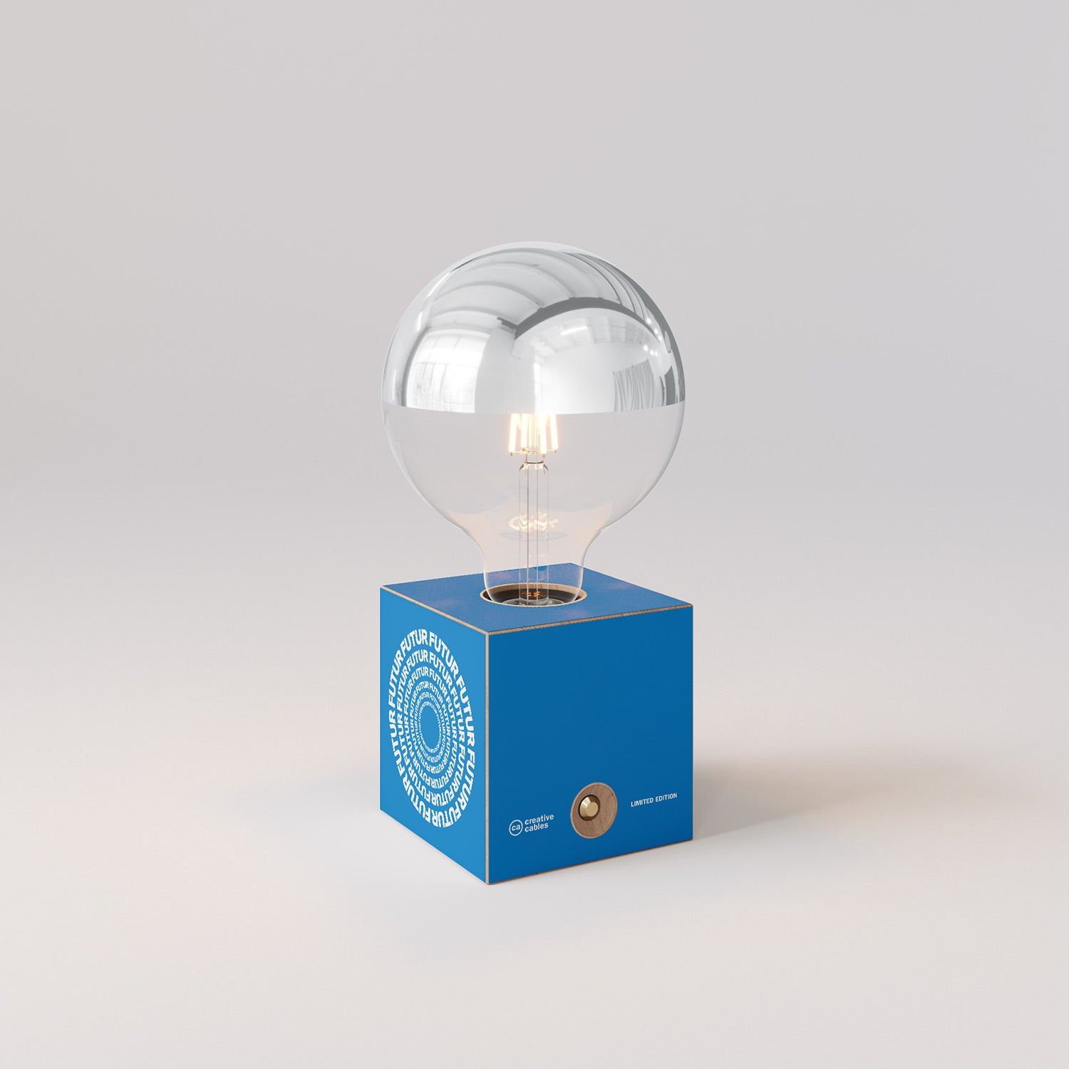Cabless03 "Futur" con lampadina globo mezza sfera argento - Futur Festival