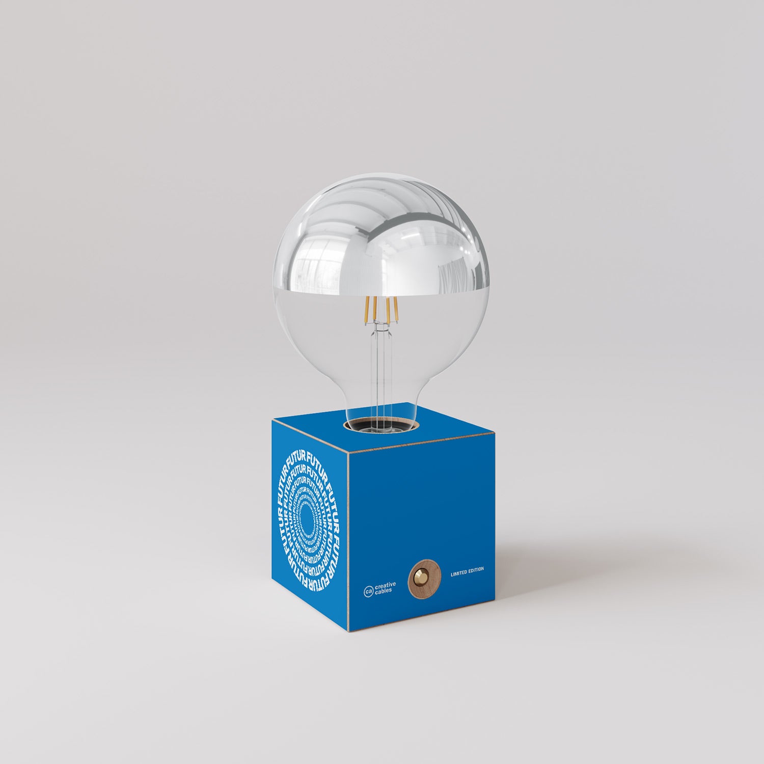 Cabless03 "Futur" con lampadina globo mezza sfera argento - Futur Festival