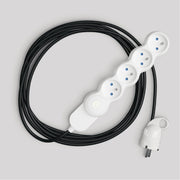 Multipresa francese con cavo nero lucido in tessuto e spina Schuko con anello comfort