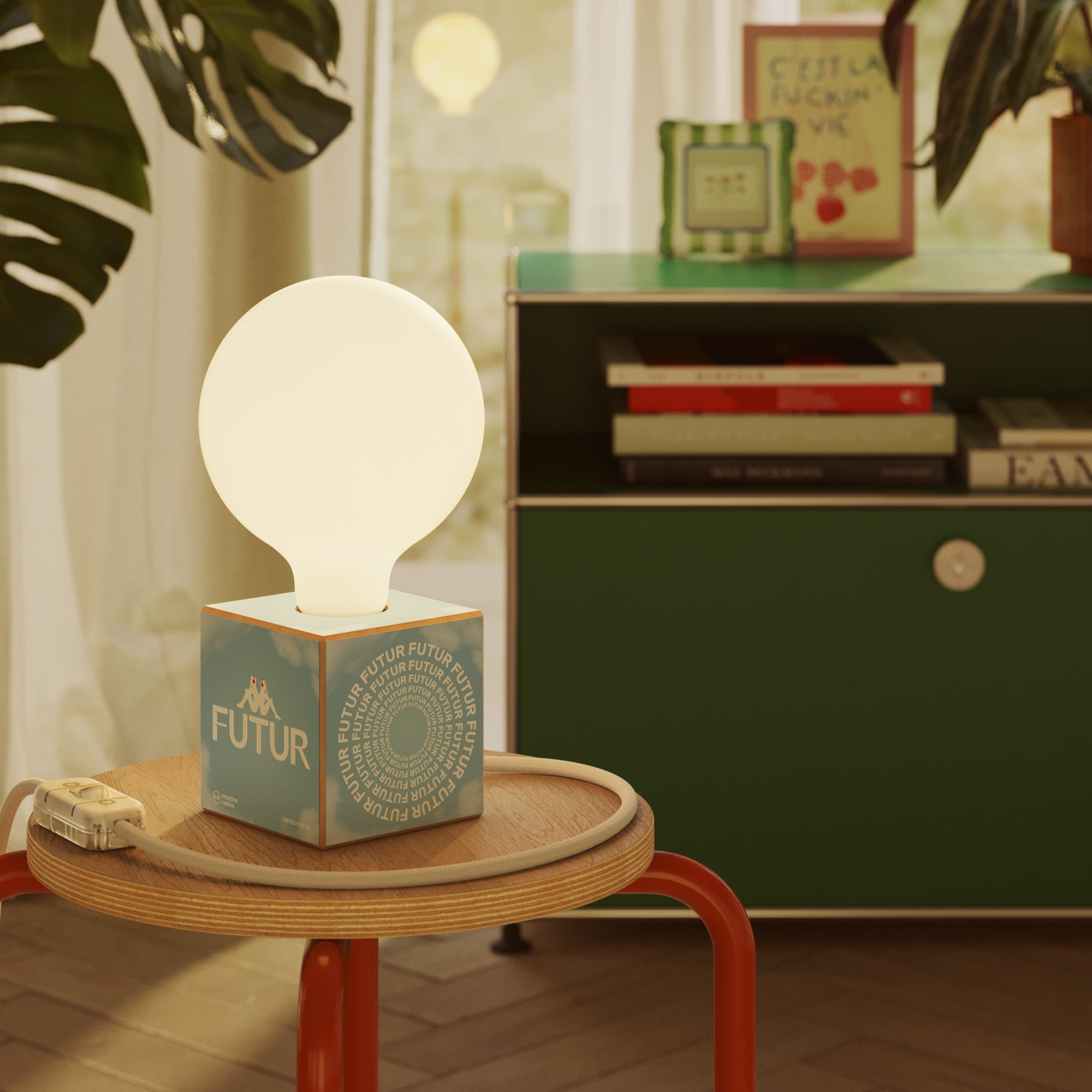 Lampada da tavolo Cubetto "Futur" con lampadina globo effetto porcellana - Futur festival - Creative Cables