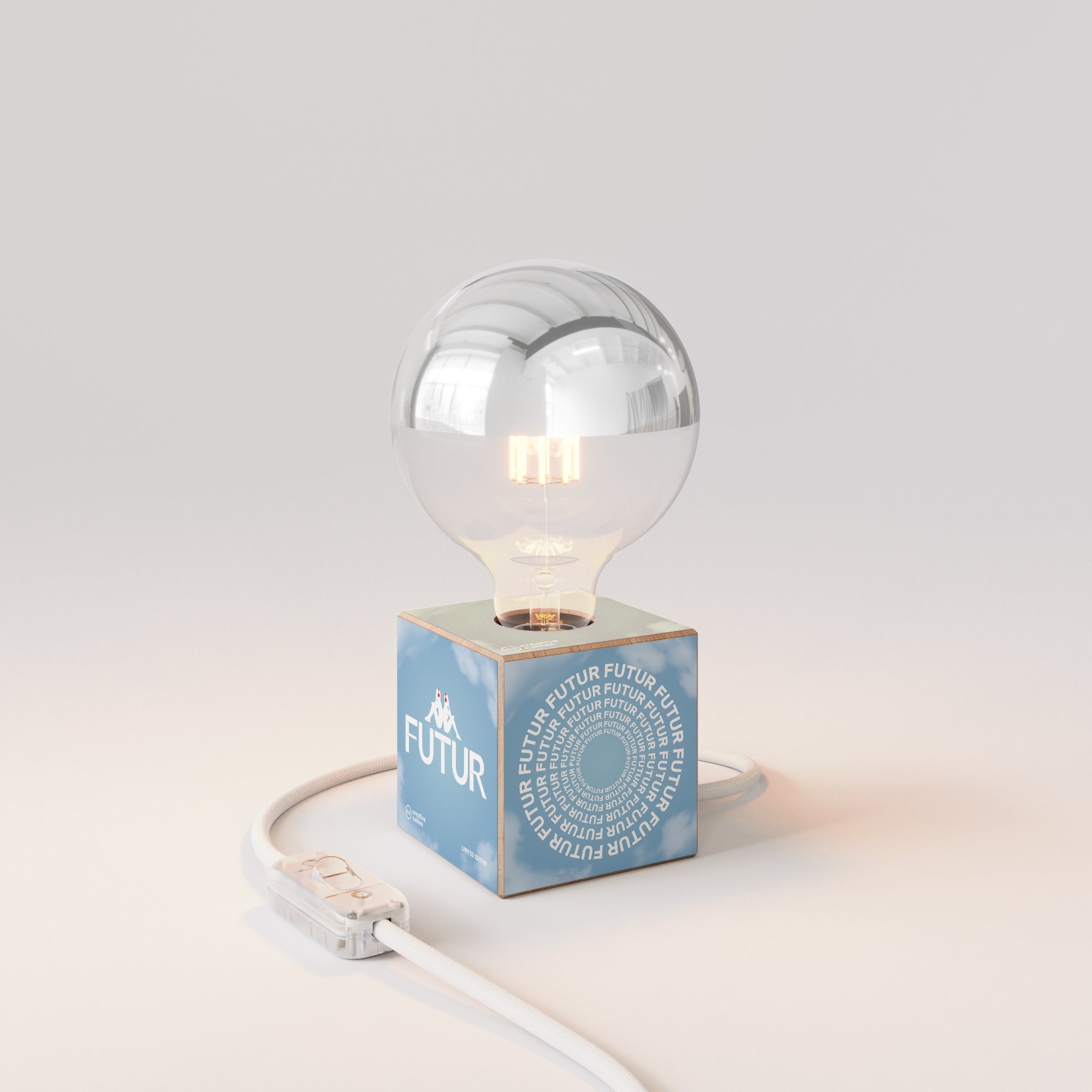 Lampada da tavolo Cubetto "Futur" con lampadina globo mezza sfera argento - Futur Festival - Creative Cables