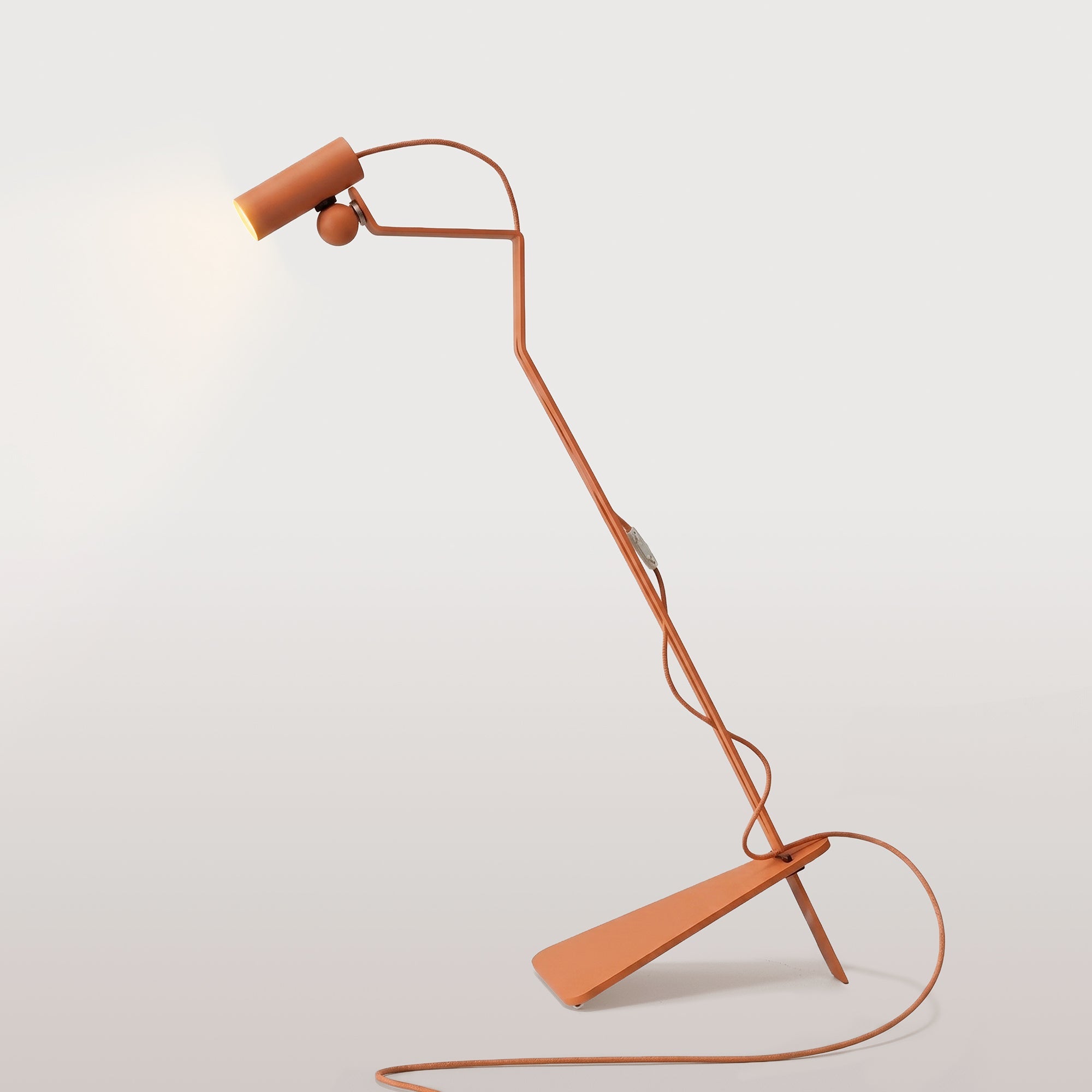 Lampada da terra inclinabile con faretto magnetico orientabile - Mario Tubo - Arancione