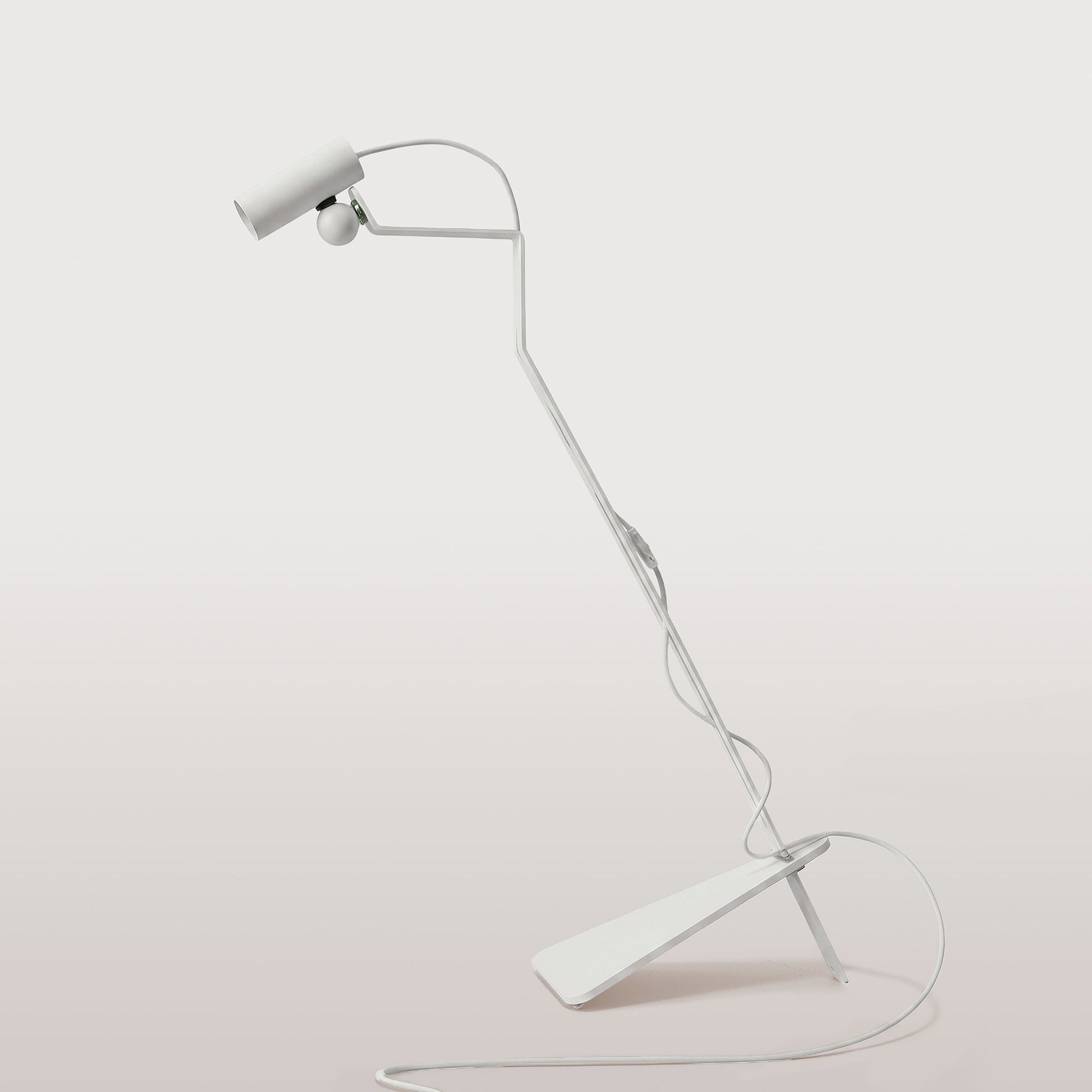 Lampada da terra inclinabile con faretto magnetico orientabile - Mario Tubo - Bianco