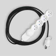 Multipresa francese con cavo nero lucido in tessuto e spina Schuko con anello comfort