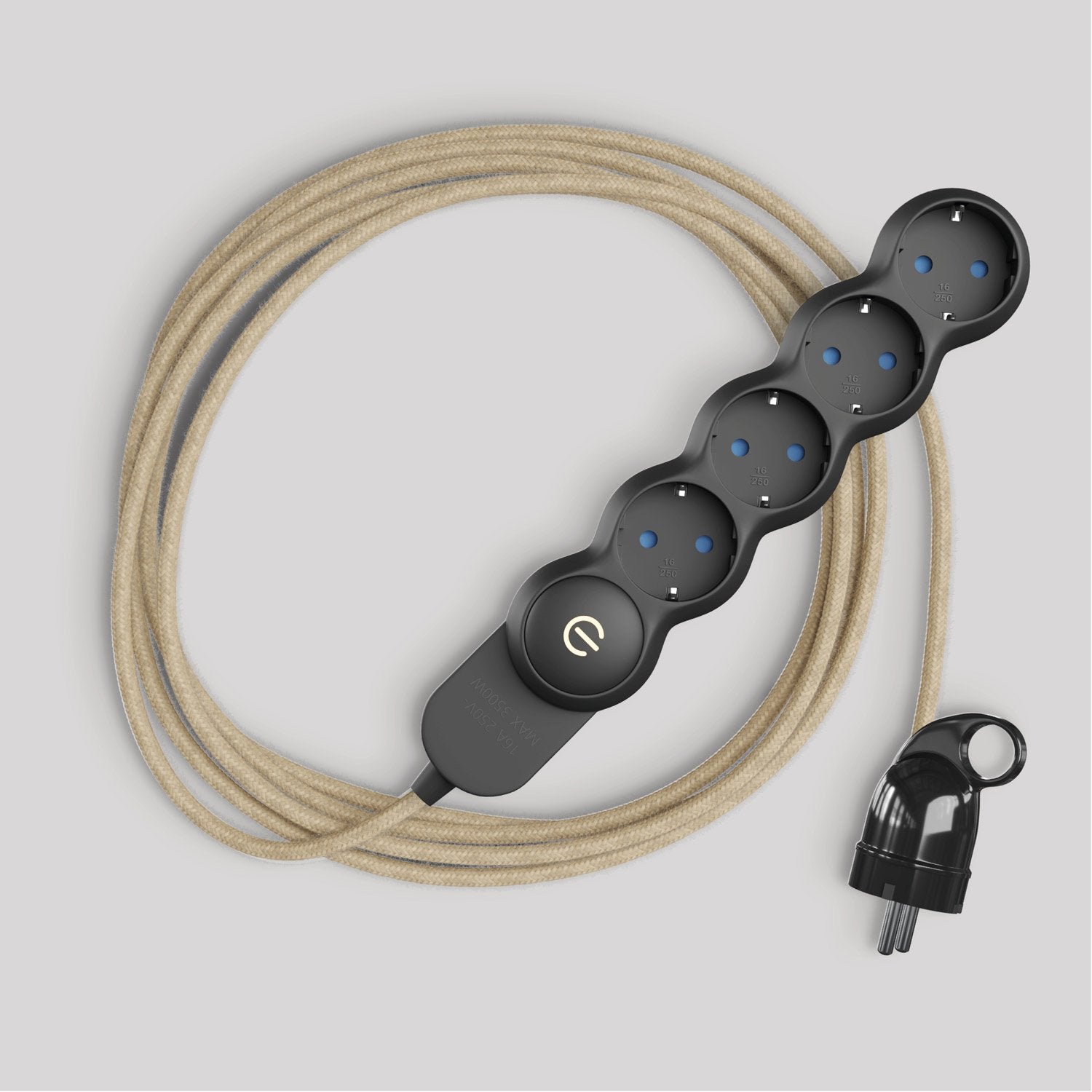 Multipresa tedesca con cavo in juta di colore neutro e spina Schuko con anello comfort Nero