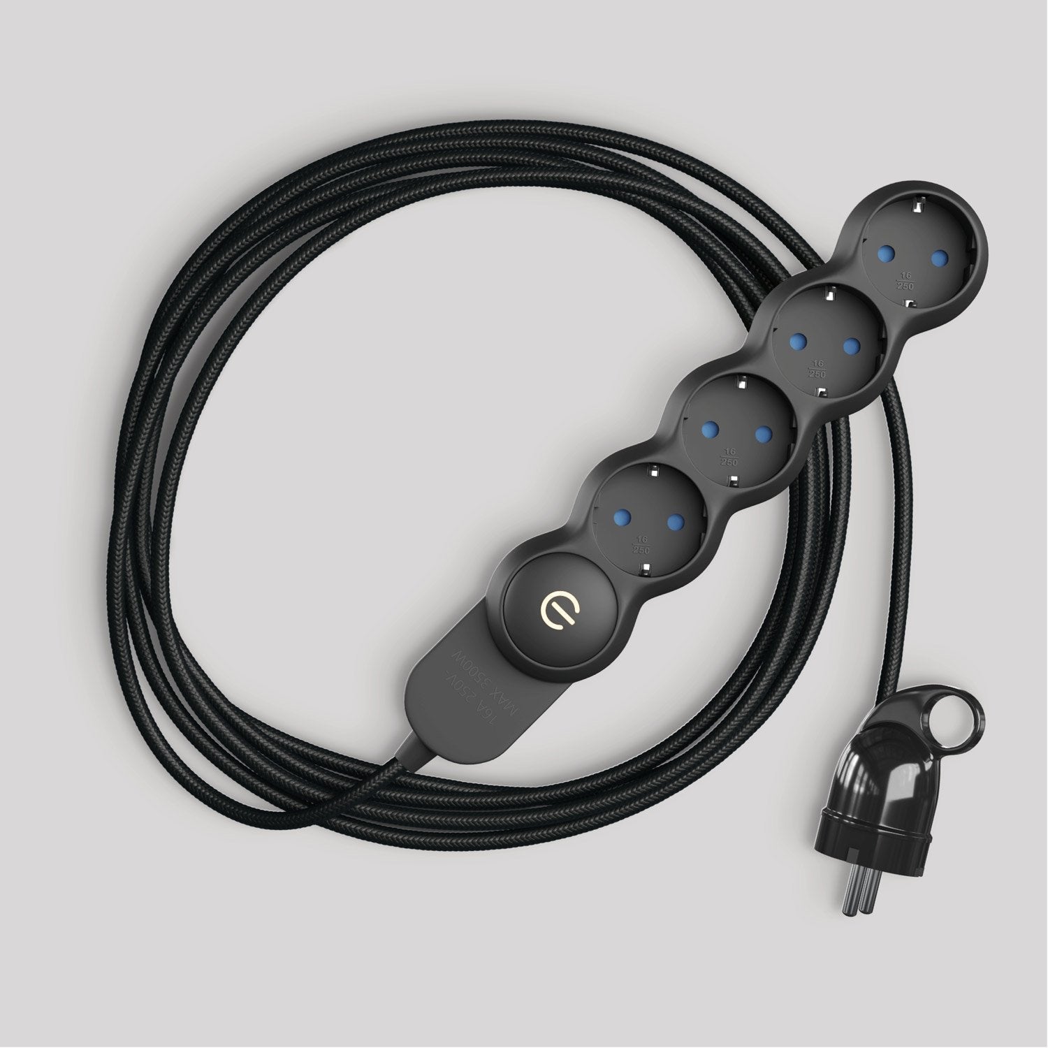 Multipresa tedesca con cavo in tessuto nero lucido e spina Schuko con anello comfort Nero